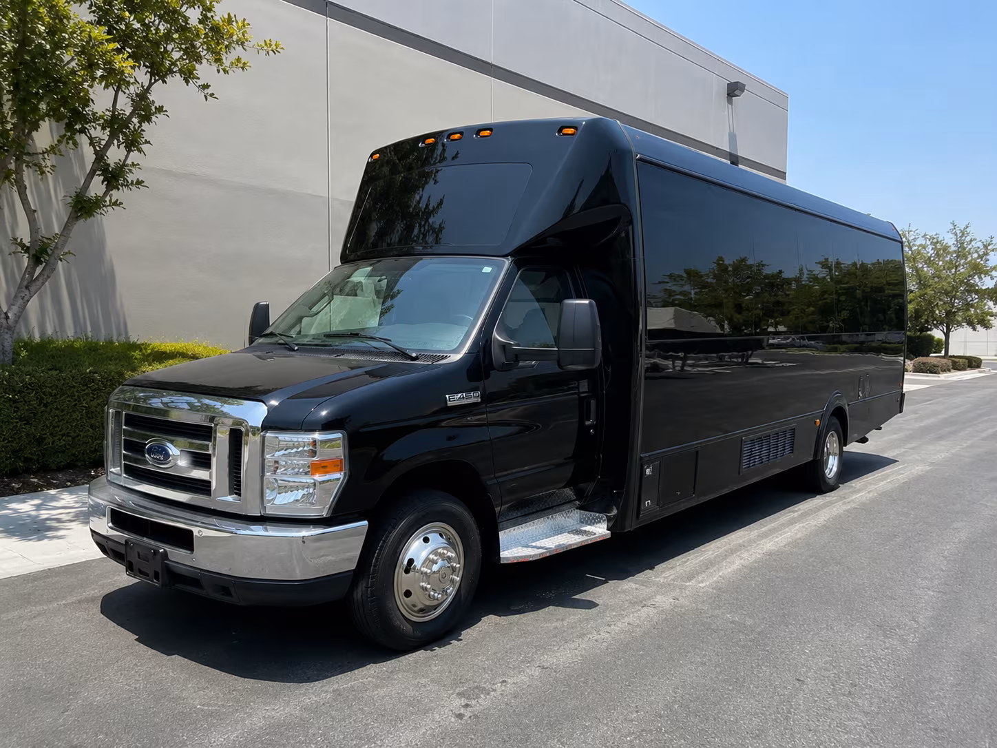 hawthorne party bus