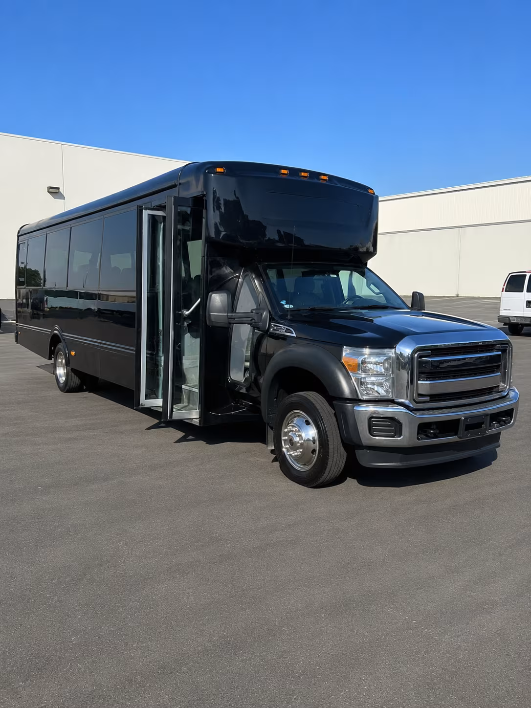 lomita bus rentals